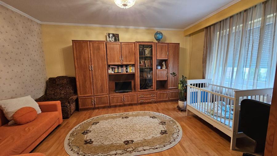 Casa 5 camere 3 bai garaj inchis si teren 700 mp utili in Lazaret