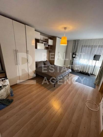 Casă înșiruită de închiriat | Cartier rezidențial | Piscină | 5 camere