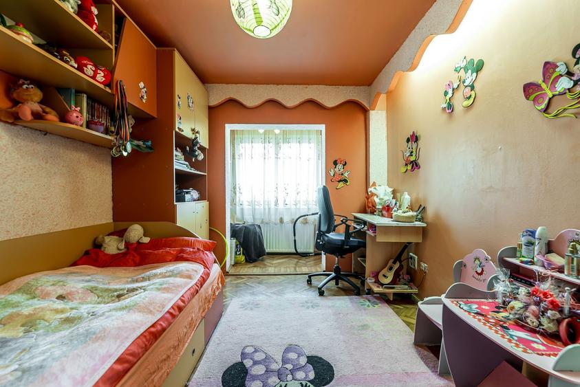 VÂNDUT!  Apartament 3 camere Micalaca 300. Vedere superbă