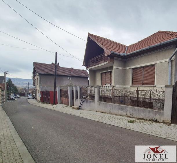Casa de vanzare in Cugir 959 mp teren