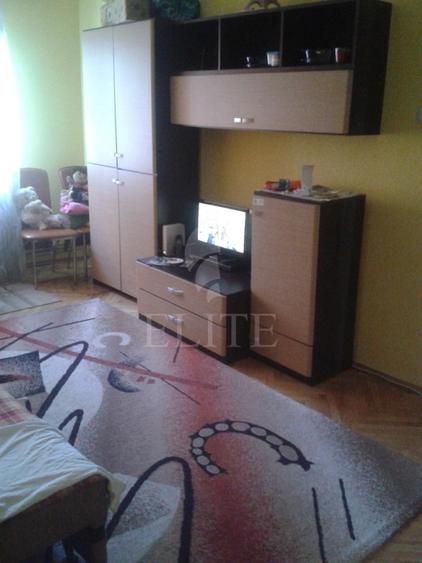 Apartament 3 camere în zona STRAZII BUCURESTI