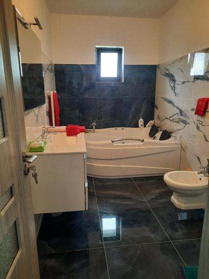 FARA COMISIOANE Tartasesti aproape de asfalt casa 5 camere 3 bai P+1+pod garaj