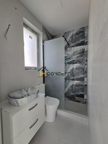 Casa finalizata, curte libera 185 mp,  loc de parcare, zona case