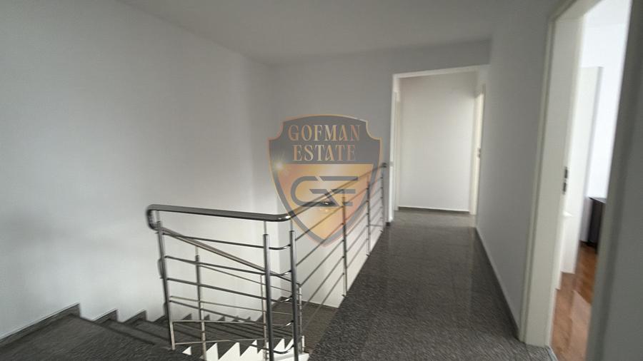 Vila Lux 5 camere P+1 210mp Lazu, 3 bai, 2 parcari, curte 500mp ansamblu 8 vile