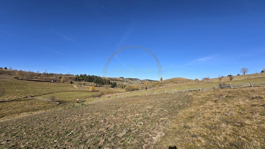 Teren extravilan, 4130mp, cu parau, la 500m de Primaria Marisel