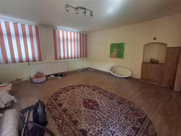 2 Apartamente la casa pivnita garaj in Cisnadie