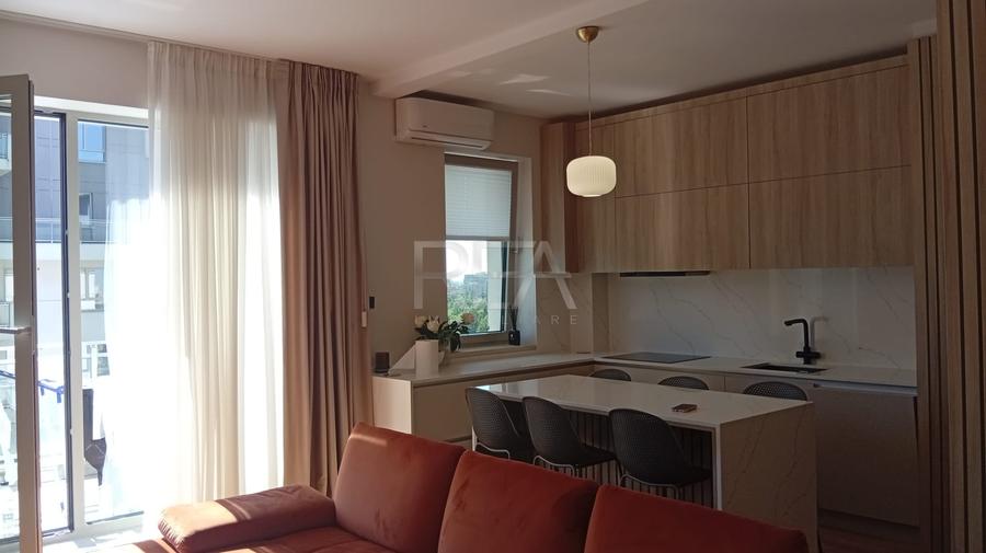 3 camere 81 mp, parcare, boxă, Luxuria - Domenii