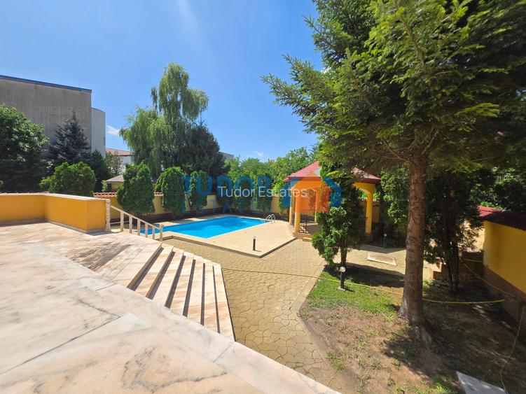 Elegant 10-Bedroom Mansion with Private Pool & Landscaped Garden - 31