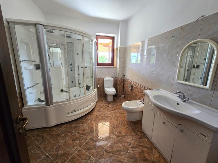 Casa / Vila / Conac Breaza 15 camere + direct proprietar, FARA COMISION !