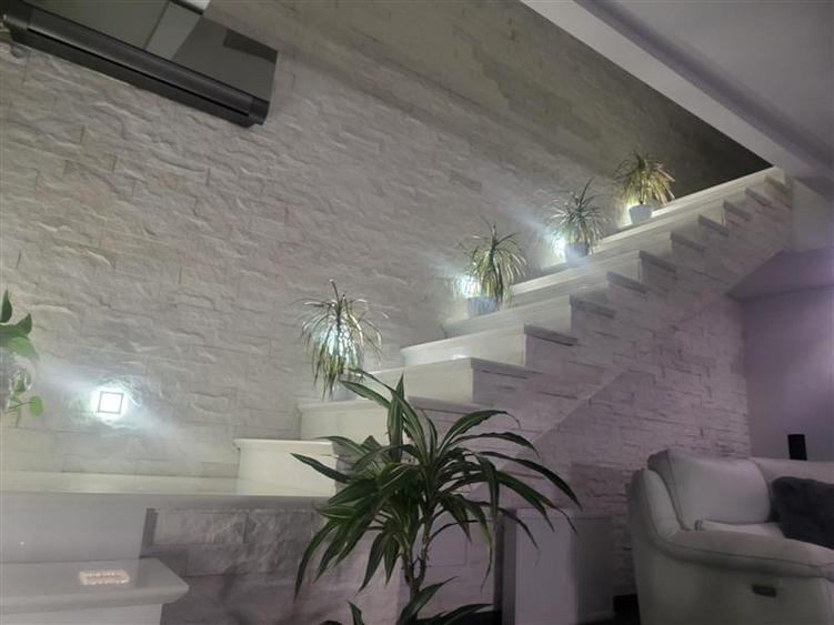 Apartament 3 camere  de vanzare  Lunca Cetatuii,
