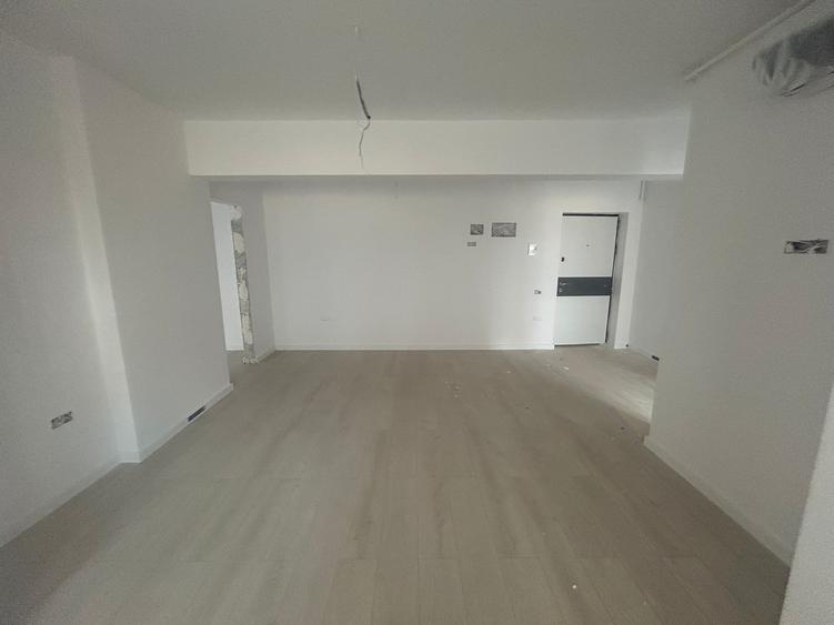 Apartament 3 camere decomandat, 35mp curte proprie, metrou Berceni