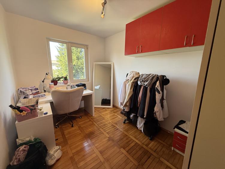Apartament cu 4 camere, semidecomandat, etaj 4/5 - Sagului