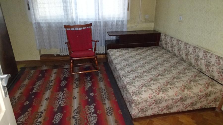 Vand apartament cu 4 camere cu garaj si beci in duplex in Deva,