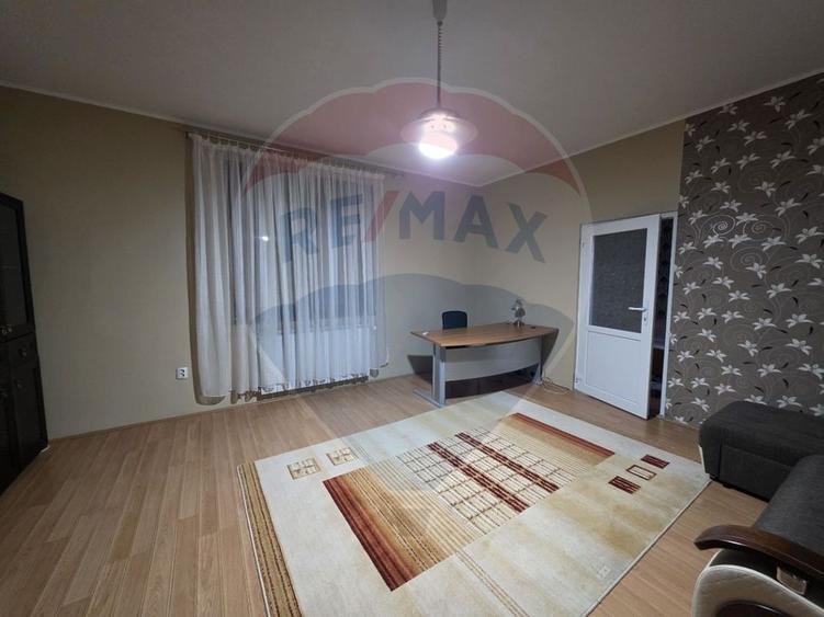 Inchiriere casă cu terasa si curte zona Piata Mica Spitalul Judetean