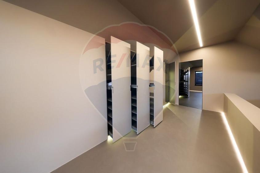 Casă modernă cu arhitectură minimalistă și confort inteligent Brasov