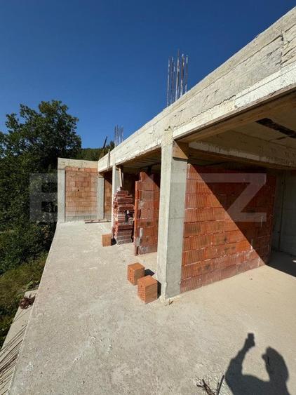 Cabana moderna, 6 camere, 400 mp, zona Muntele Rece