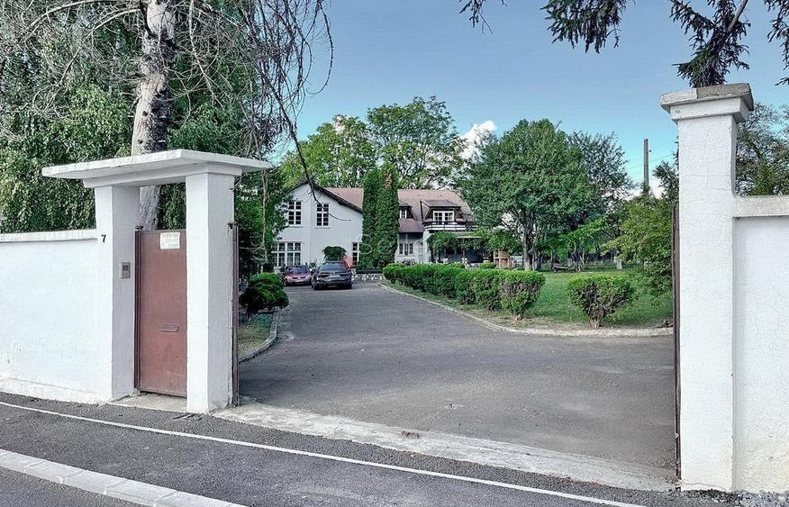 Casă spațioasă cu 2 corpuri și teren generos – zona Bunloc