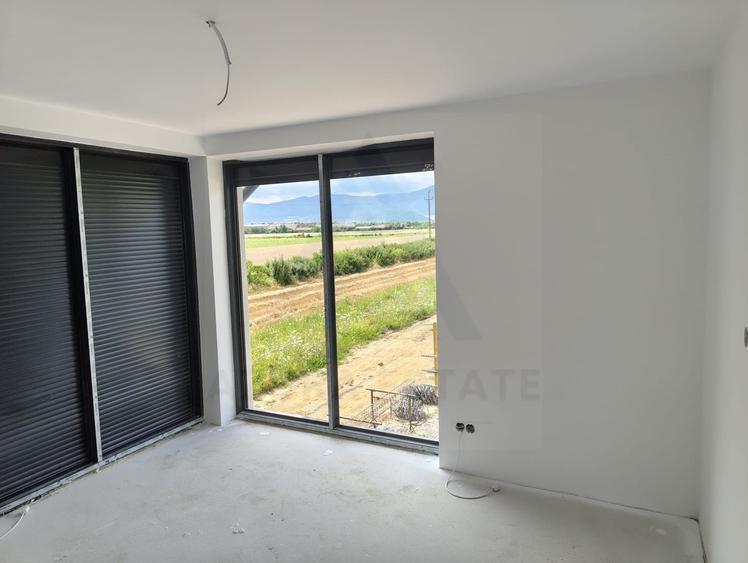Casa premium 4 camere la alb teren de 310 mp 124 mp utili în Cristian