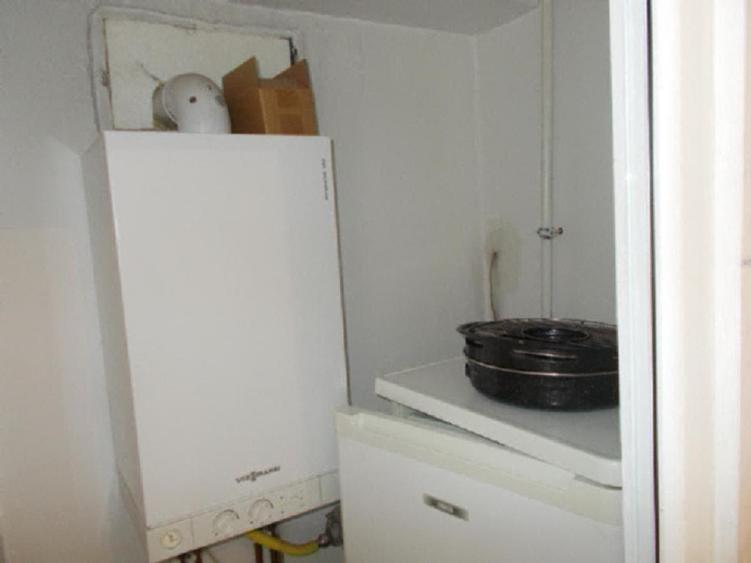 Ofer garsoniera mare,40 m2 decomandata, zona buna (proprietar) 360 euro.