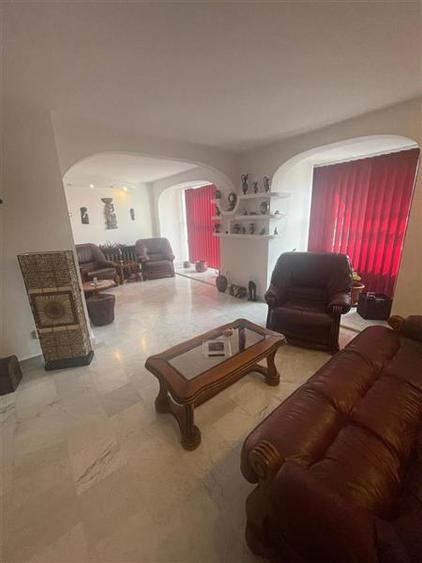 Penthouse pe 3 nivele de inchiriat in zona centrala