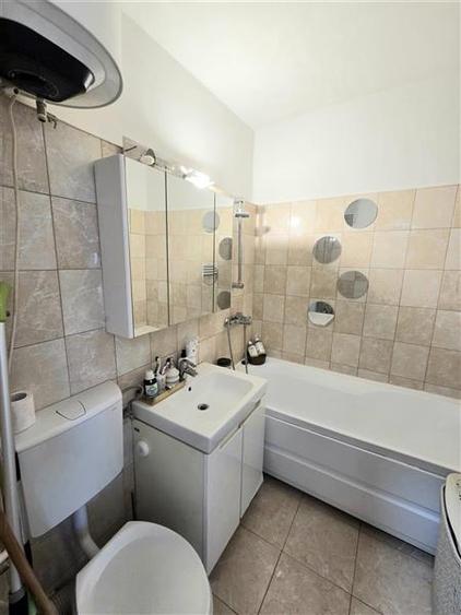 Apartament 3 Camere, Semidecomandat, Zona Dacia