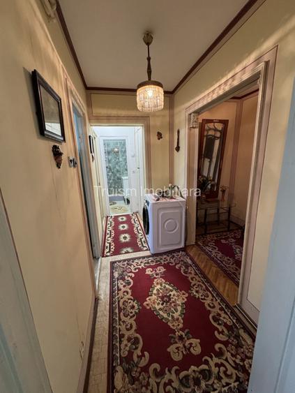 Apartament 2 camere de vanzare | Etaj 1 | Bloc 1984| Zona 9 Mai - Piata - 11