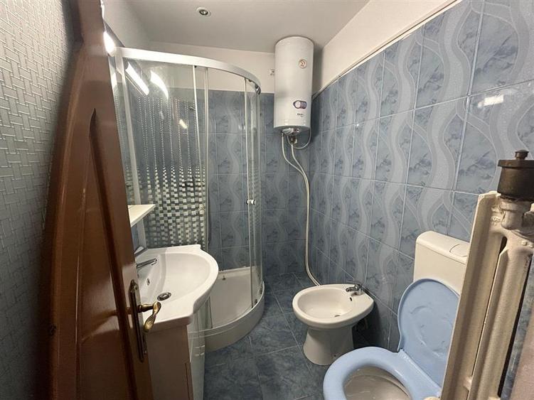 Apartament cu 2 camere de vanzare, zona centrala (Capela)