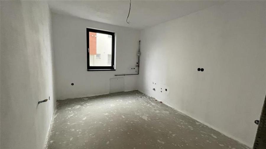 Apartament cu 3 camere la stadiul semifinisat cu loc de parcare inclus, in Crist
