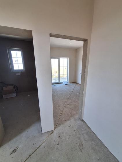 Duplex nou 2025 – 3 camere, curte proprie | Sânandrei, 10 min Timișoara