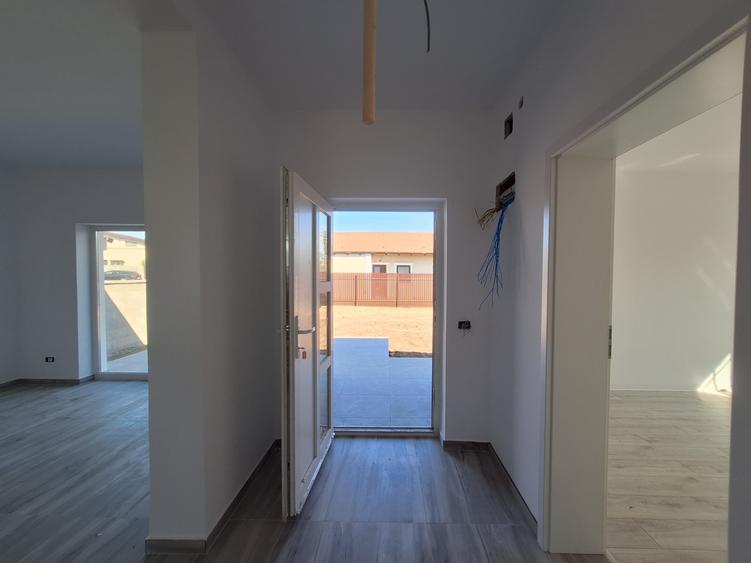 Casa individuala cu 3 camere in Sanandrei-la asfalt-toate utilitatile