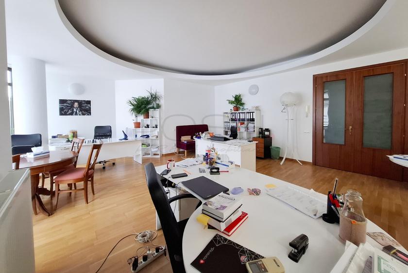 Apartament cu 4 camere Primaverii