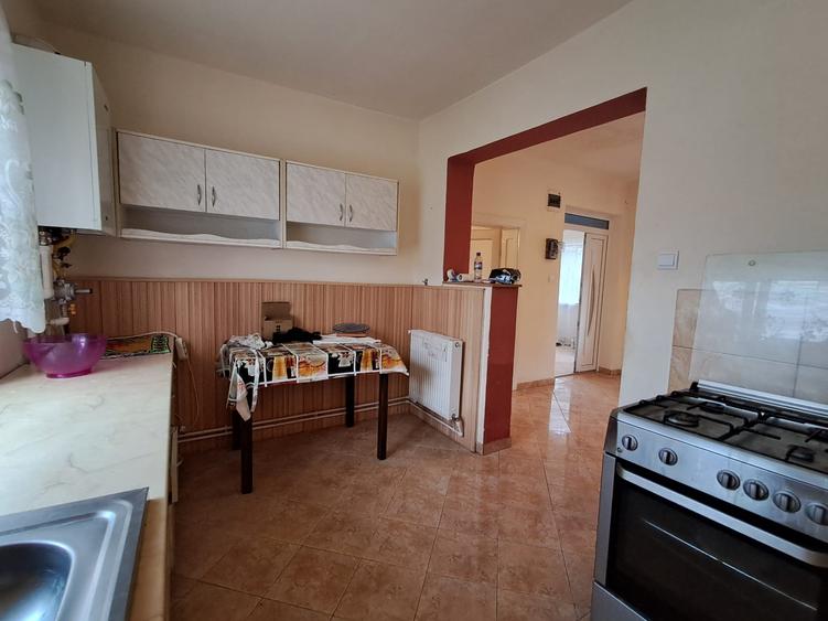 Casa individuala sup.construita 86 mp, teren 672 mp Apahida central