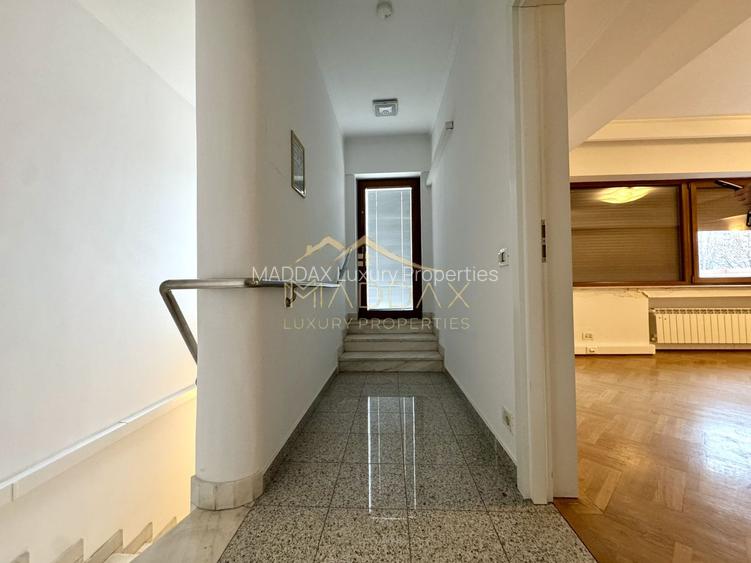 Vila centrala cu 13 camere *460mpu* + garaj // Dorobanți - 28