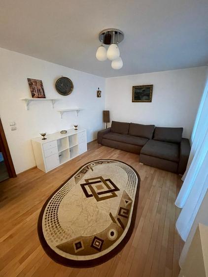 Apartament 3 camere mobilat si utilat la parter din 4 etaje.