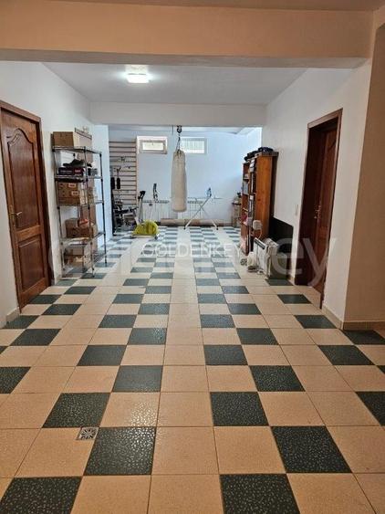 Vila individuala cu 8 camere | piscina | 2 garaje | 888mp teren
