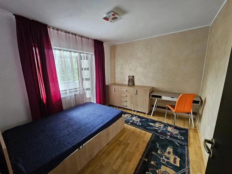 Apartament cu 3 camere - zona Podu Ros - Colegiul National " Emil Racovita"