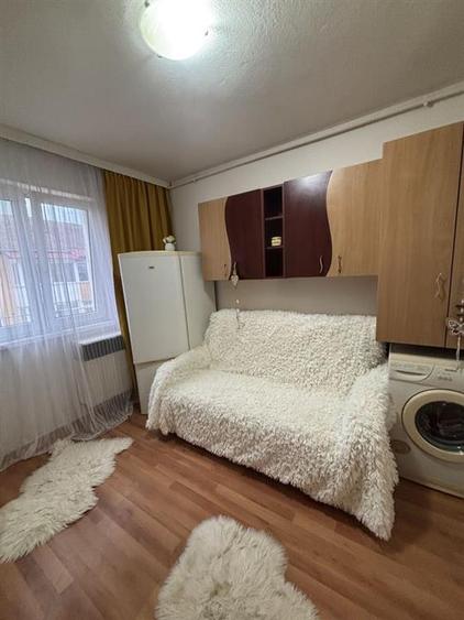 Garsoniera zona Vasile Aaron