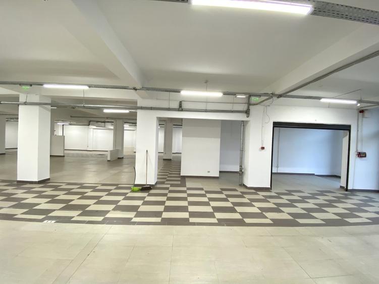 Spatiu stradal cu destinatie comercială