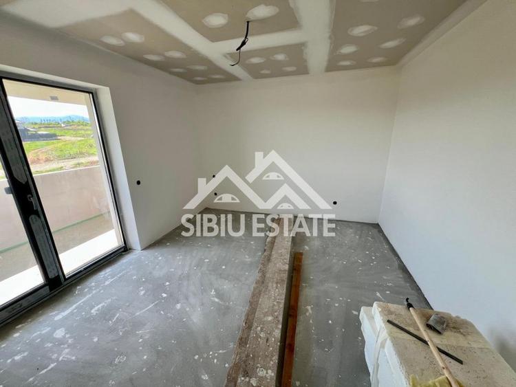 Casa individuala generoasa 5 camere, carport si pivnita curte 500 mp