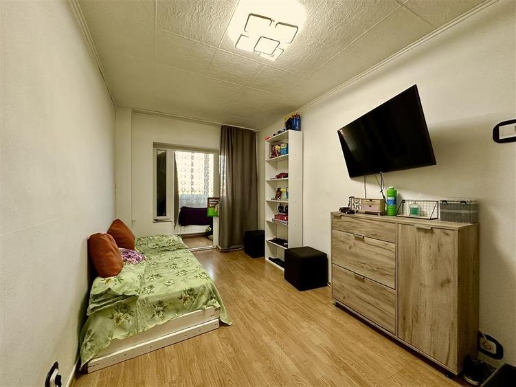 Apartament 3 camere. Arad, zona Aurel Vlaicu, Y - ri.