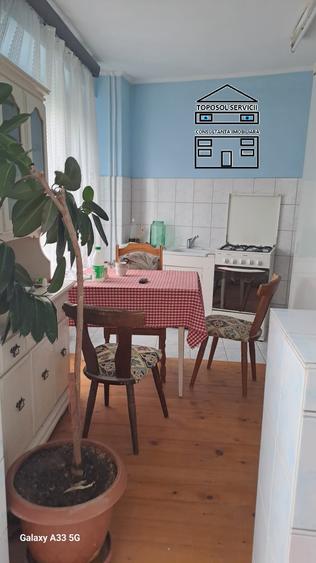 Apartament cu 3 camerere, decomandat
