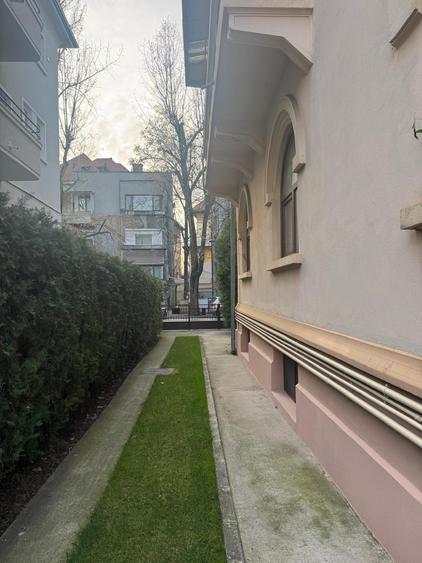 Dorobanti Capitale, proprietate formata din 2 apartamente+ Pod, in vila,