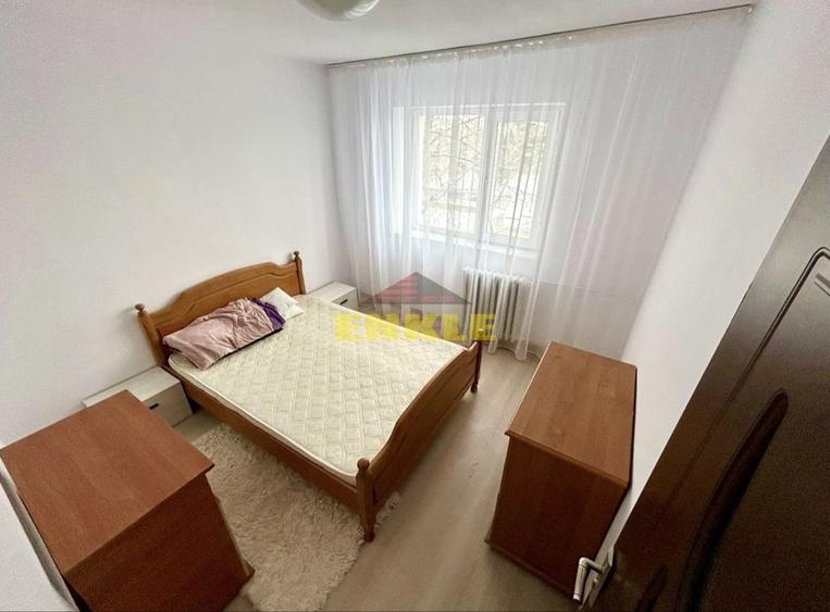 De vânzare apartament 3 camere – zona Primăverii