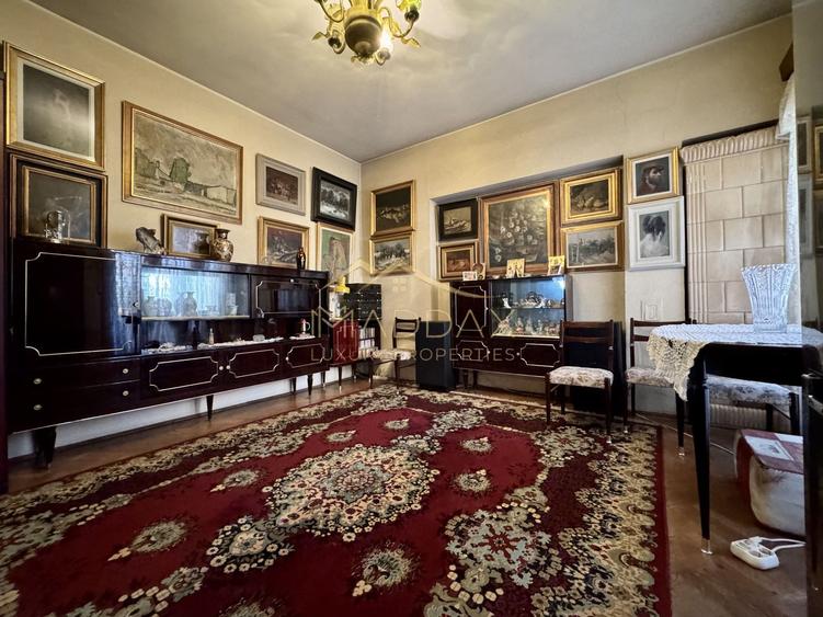 Vila cu 6 camere *310mp* + Garaj // Primăverii