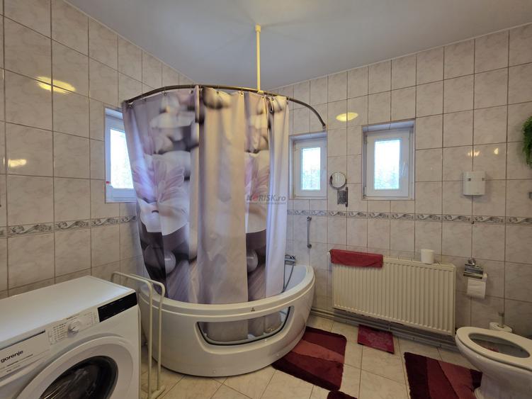 Refugiu exclusivist pe malul lacului Snagov – proprietate rară