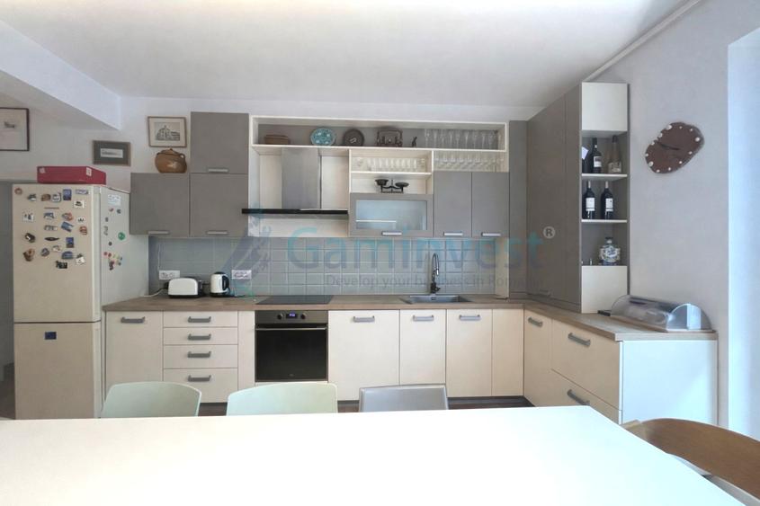 Penthouse de inchiriat in Oradea, cu 4 camere si terasa in zona centrala