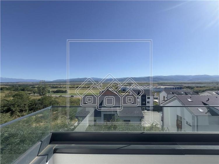 Penthouse intabulat, 3 camere, balcon, dressing