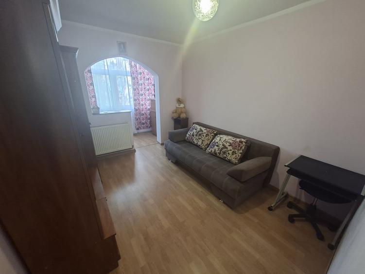 Apartament cu 2 camere decomandat, etaj 2/4, zona Alexandru cel Bun