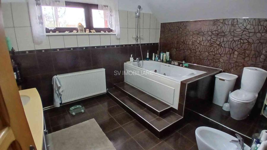 Casa cu 7 camere in zona rezidentiala - 10