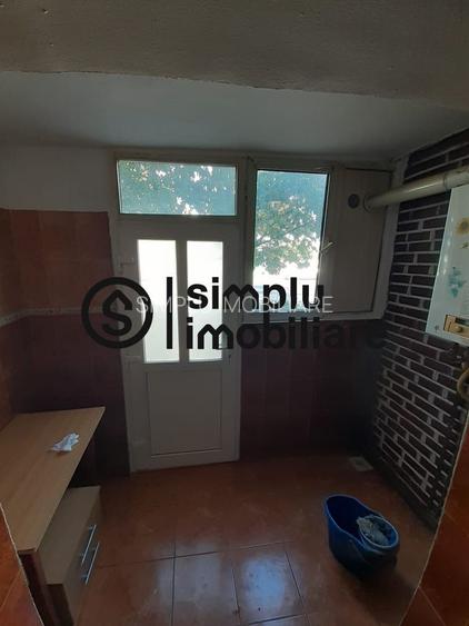 2 decomandate, centrala, p/4, Rovine - 108 000 de euro